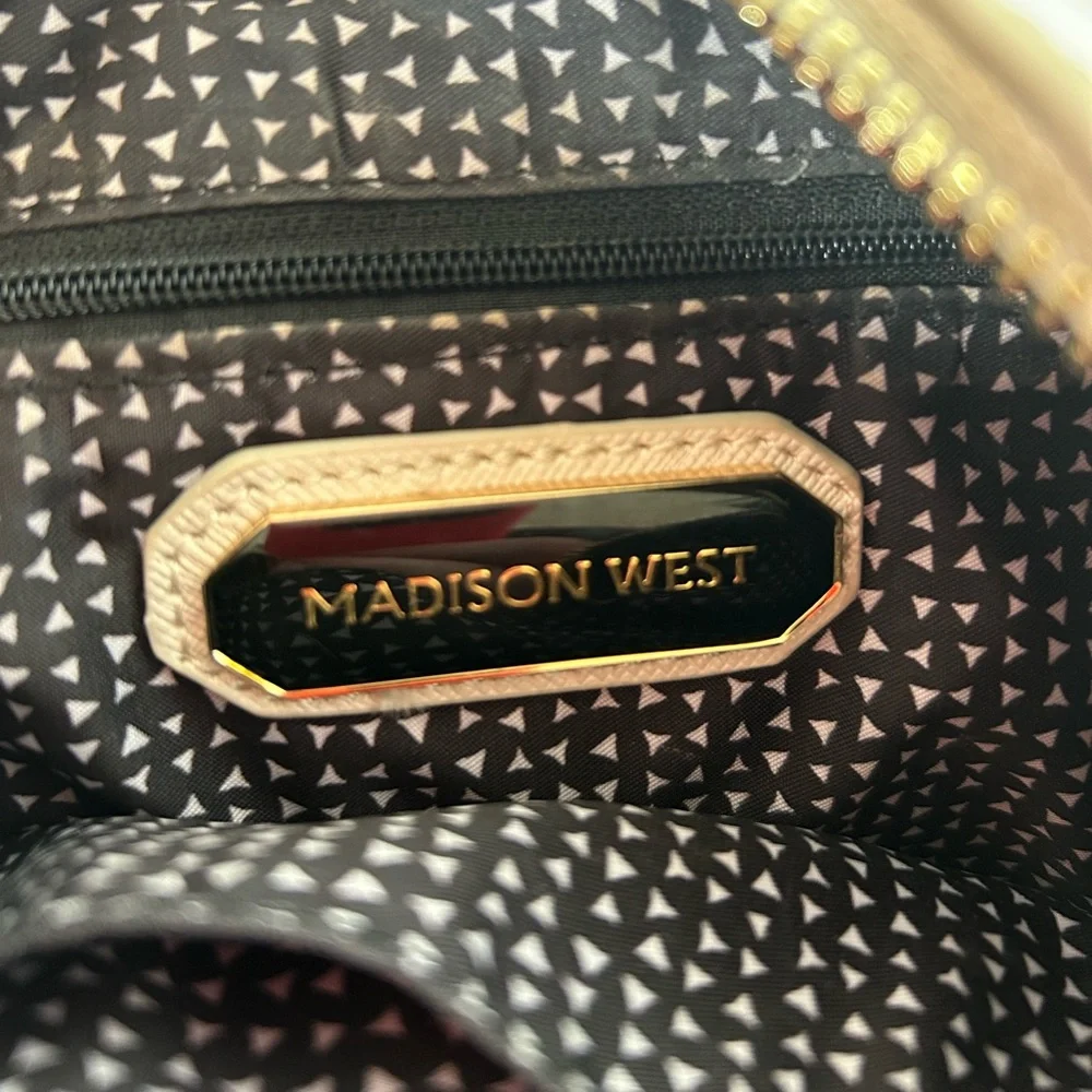 MADISON WEST | Elegant Cream Crossbody Bag - Picture 7 of 10